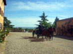 Wedding in Tuscany: open air music at Villa Catignano